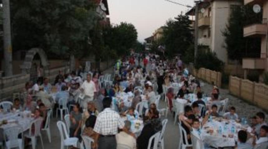 Düzce Belediyesi 14. Mahalle İftarını Fevzi Çakmak’ta Yaptı
