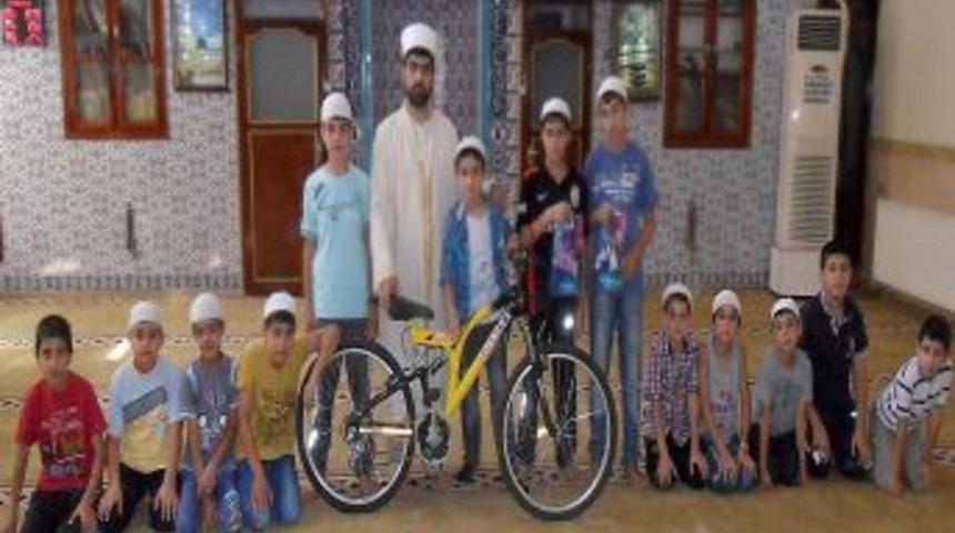 Kur&rsquo;an-ı Kerim&rsquo;i &Ouml;ğrenen &Ouml;ğrencilere Hediye Yağmuru