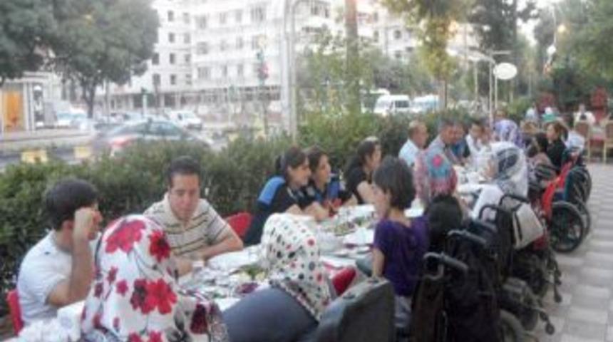 Engelliler Polisle Kaynaştı