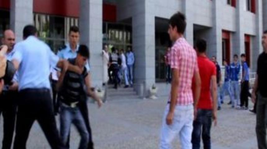 Erzurum&rsquo;da Uyuşturucu Tacirlerine Şafak Baskını