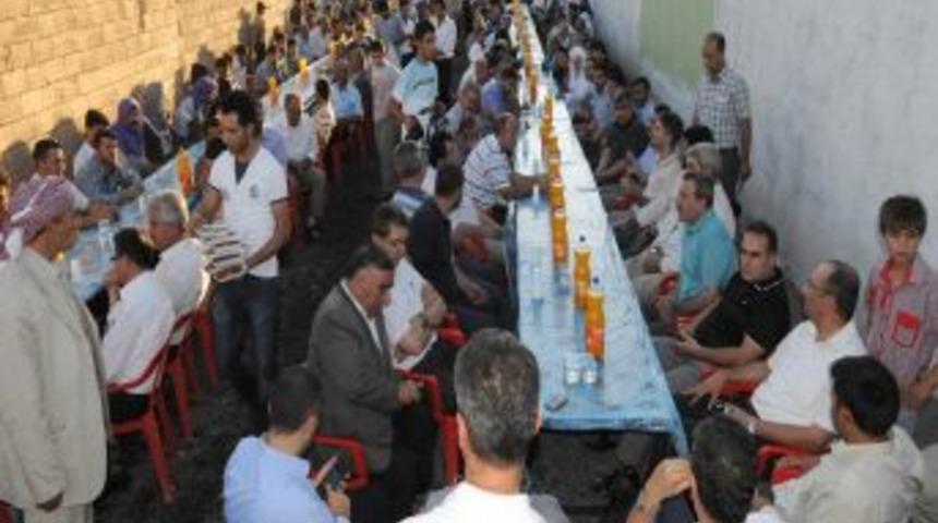 Hayırsever Işadamı Her G&uuml;n 300 Kişiye Iftar Veriyor