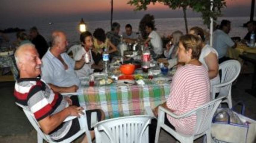 (&ouml;zel Haber) İftardan Sonra Denize Girenlerde Sağlık Riski