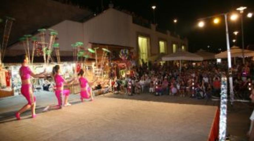 &Ccedil;in Akrobasi G&ouml;sterisi İzleyenleri B&uuml;y&uuml;ledi