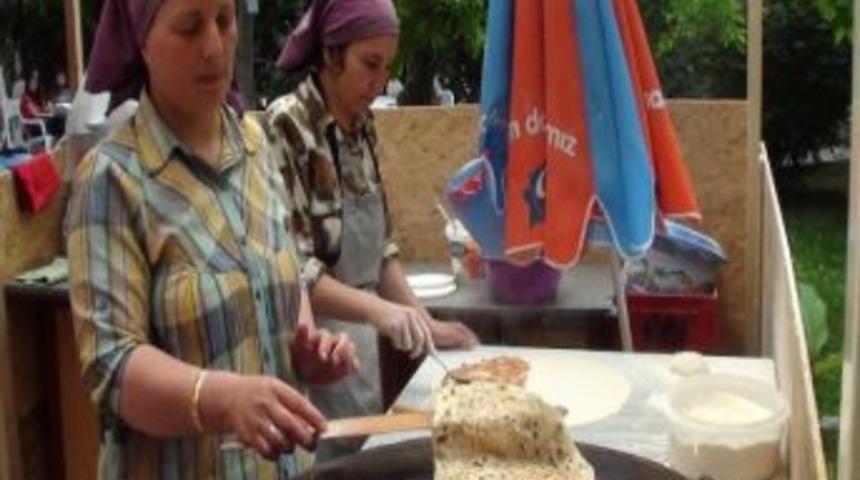 &Ccedil;ocuklarını A&ccedil;tığı Kafe İle Okutuyor