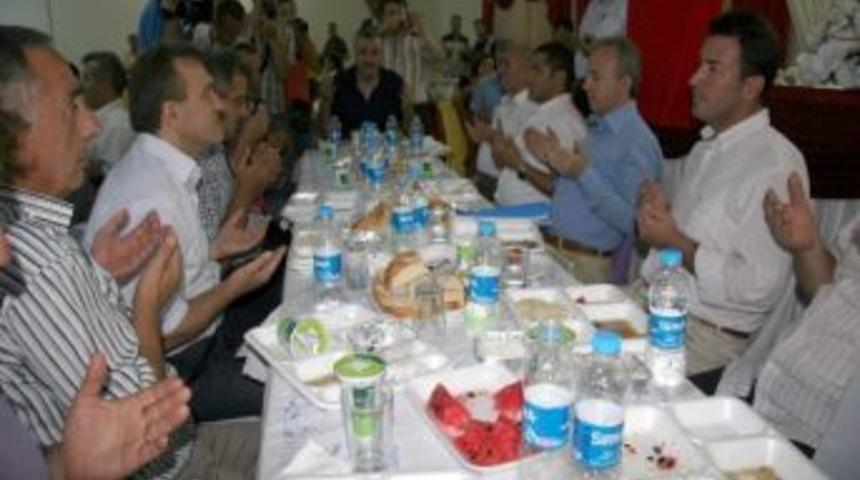 Ak Parti Kozlu Belde Teşkilatı İftar D&uuml;zenledi