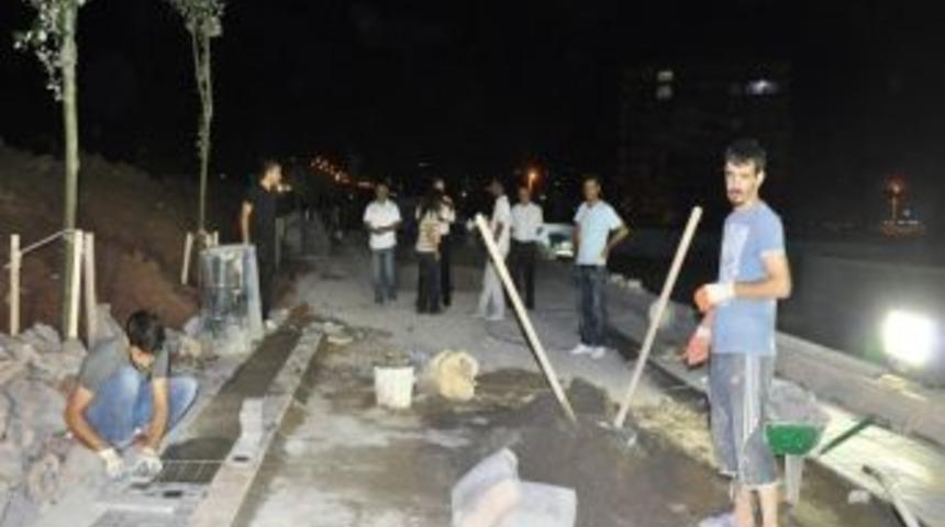 Bağlar Belediye Başkanı Gece &Ccedil;alışmaları Denetledi