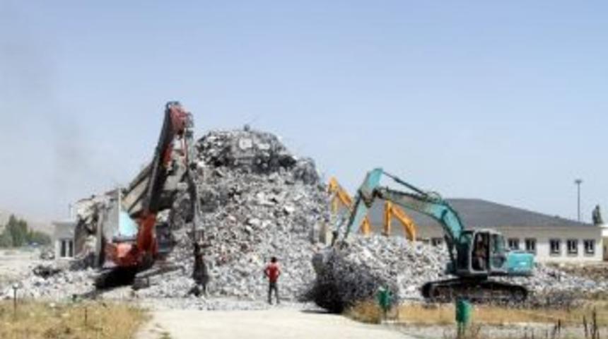 Yy&uuml;&rsquo;de Yıkım &Ccedil;alışması