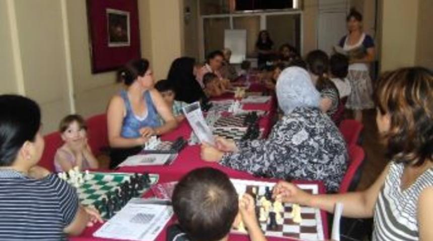 Belediye Yaz Okulu Etkinlikleri S&uuml;r&uuml;yor