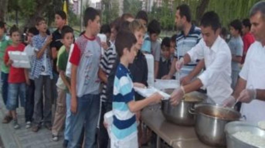 Dursunbey Belediye Başkanı Kuran &Ouml;ğrencilerine İftar Verdi