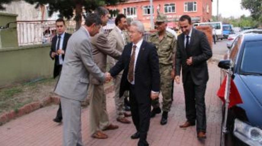 Vali Tekmen &Ccedil;ıldırlılarla Vedalaştı