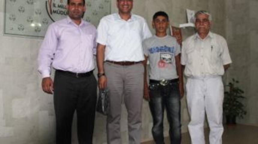 Başarı Minik Sporcudan Milli Eğitim M&uuml;d&uuml;r&uuml; Ateş&rsquo;e Ziyaret