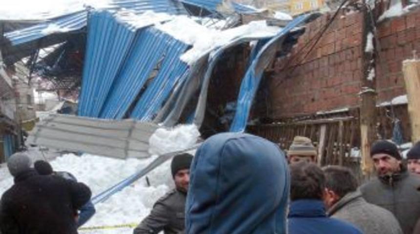 Zonguldak'ta Pazar Yeri Kardan Değil, Bakımsızlıktan &Ccedil;&ouml;km&uuml;ş