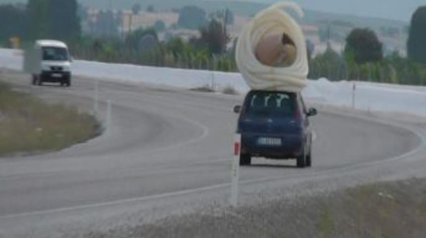 Y&uuml;k Taşıyan Ara&ccedil;lar Yollarda Tehlike Sa&ccedil;ıyor