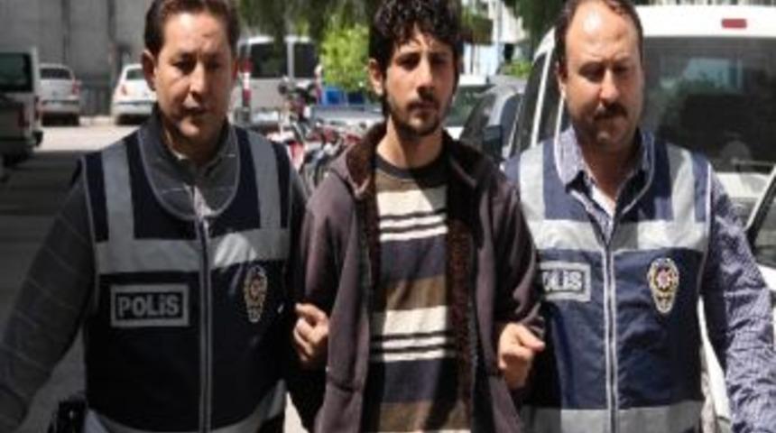 Kardeşini &Ouml;ld&uuml;rd&uuml; Duruşmada Ailesini Teselli Etti