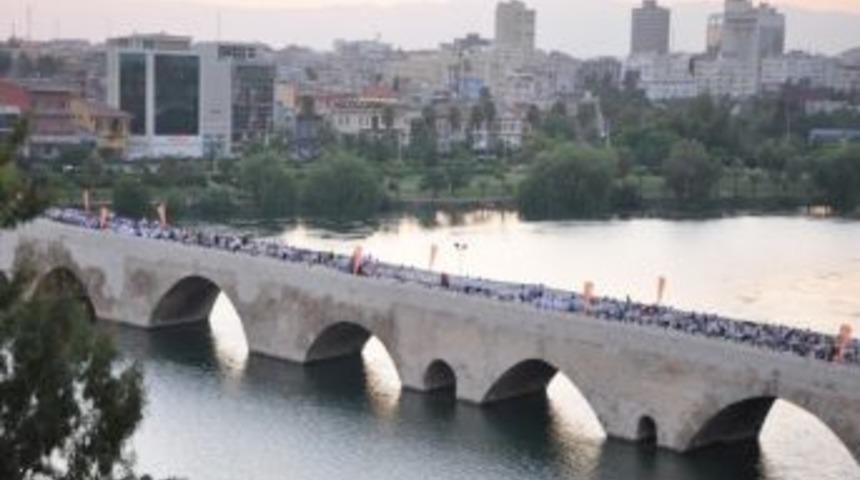 Y&uuml;reğir Belediyesi Taşk&ouml;pr&uuml; İftarını Gelenekselleştiriyor