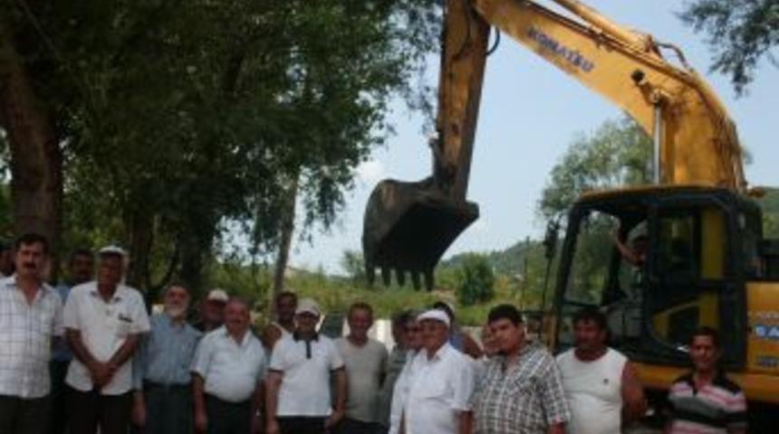 DSİ &Ccedil;ay K&ouml;y&uuml;'nde &ccedil;alışıyor