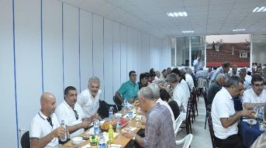 Dadaşlar Maltepe&rsquo;de Vakıf Binasında İftarda Bir Araya Geldiler