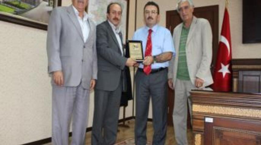 İl Genel Meclisi'nden Vali Altınok'a Plaket