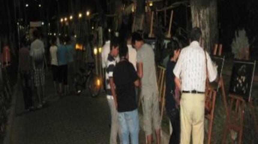 &Ouml;demişli Fotoğraf G&ouml;n&uuml;ll&uuml;lerinin Sergisi Sanat Sokağında