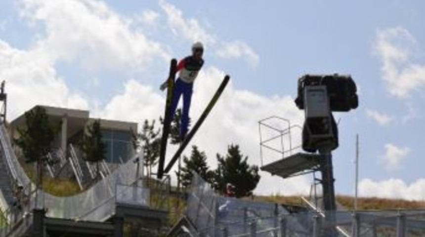 Yaz Ortasında Kayakla Atlama Şov