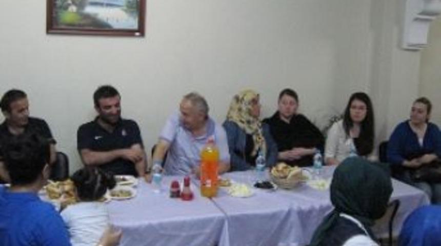 Kalkandere belediyesinden personeline iftar