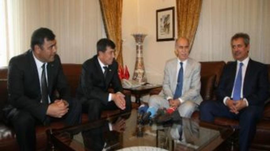 Türkmenistan Enerji Bakanı Artıkov Bursa Valisini Ziyaret Etti