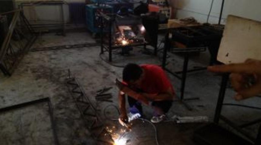 &Ccedil;anakkale'de Meslek Kursları S&uuml;r&uuml;yor