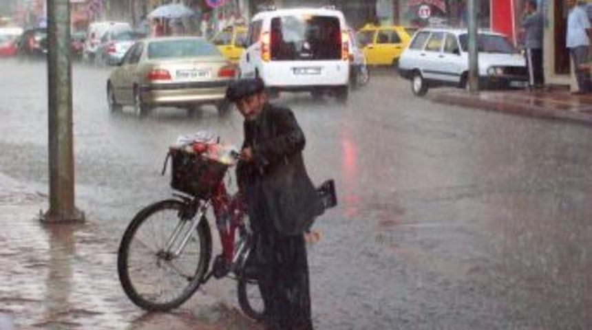 Suşehri Sağanak Yağışa Teslim Oldu