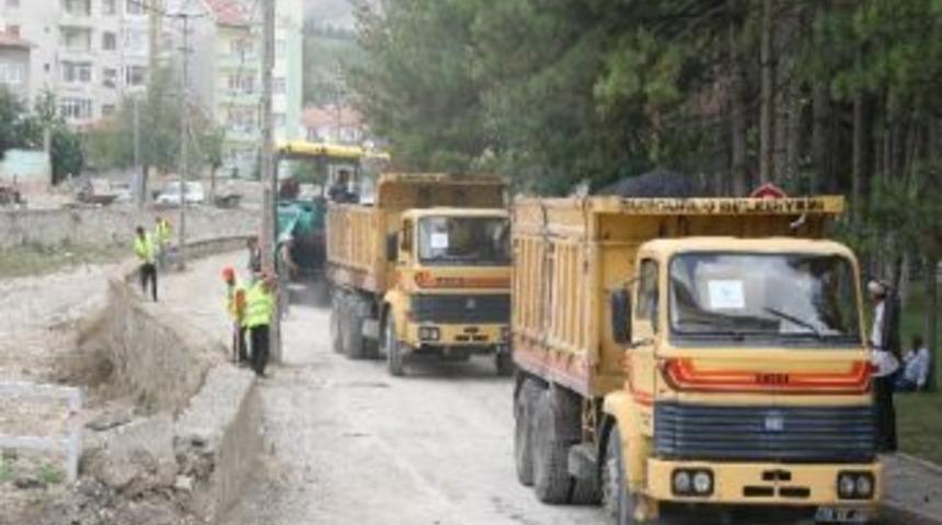 Sungurlu'da Asfalt &Ccedil;alışmaları S&uuml;r&uuml;yor