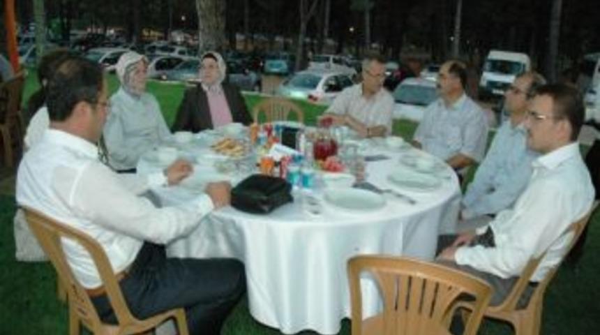 Nk&uuml;&rsquo;den Personele İftar