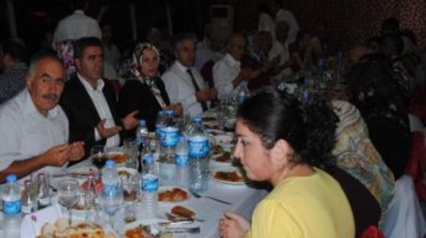 Amasya'da Protokol İle Şehit Aileleri İftarda Buluştu