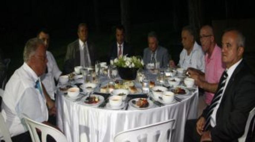 Fikret Orman'dan Iftar Yemeği