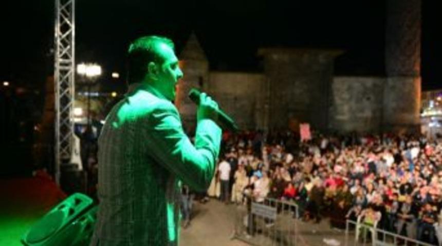 Yakutiye Kent Meydanında İlahi Nağmeleri