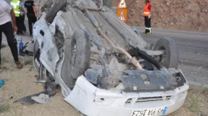 Soma'da İki Otomobil &Ccedil;arpıştı: 2 &Ouml;l&uuml;, 7 Yaralı