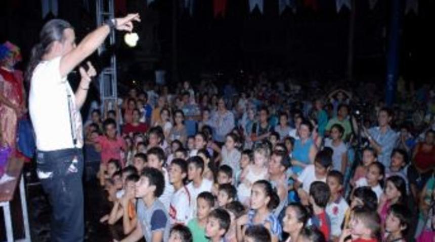 Konuksever Mahallesi'ndeki Şenliğe B&uuml;y&uuml;k İlgi