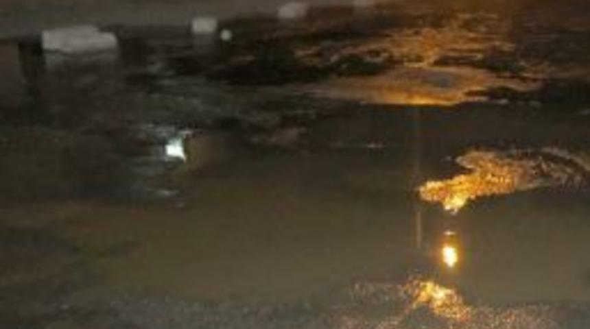 Edremit'te Ana Su Borusu Patladı