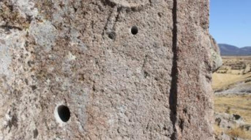 Tarihi Kaya Anıtı Delip Oyuğunda Altın Aramışlar