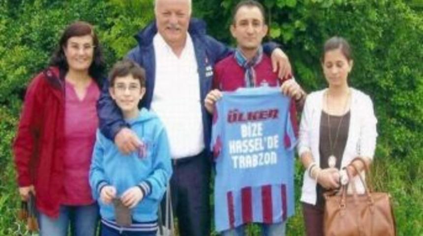 Angele Merkel Trabzonspor Formasını &Ccedil;ok Beğendi