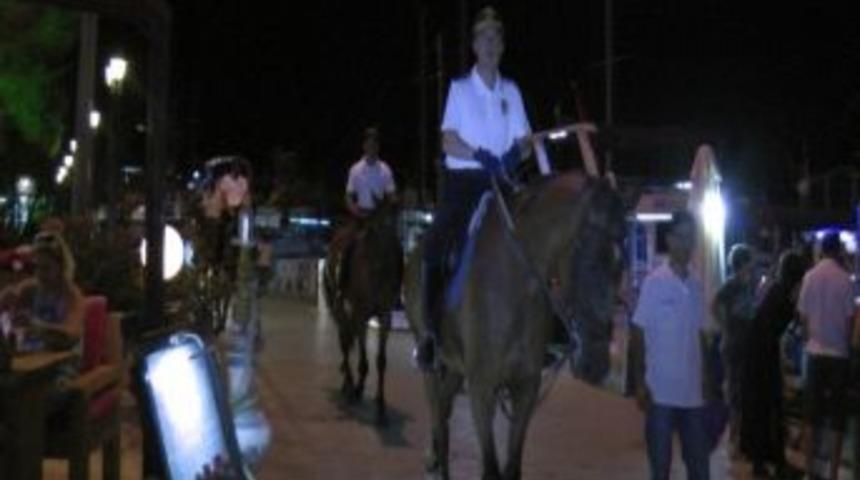 Atlı Polisler Fethiye Caddelerinde