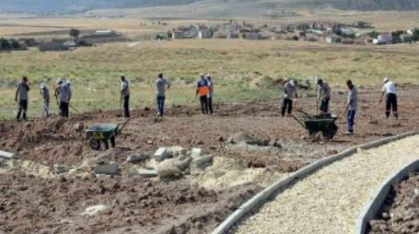 Emek'te 7 Bin Metrekarelik Alana Park Yapıyor