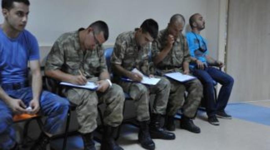 İzmirliler Yaralı Askerlere Kan Vermek İ&ccedil;in Hastanelere Koştu