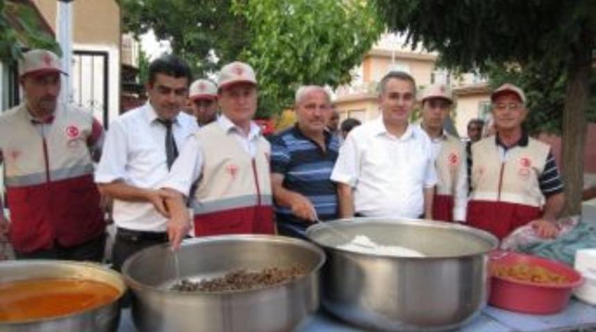&Ouml;demiş M&uuml;ft&uuml;l&uuml;ğ&uuml; Roman Vatandaşlara İftar Yemeği Verdi