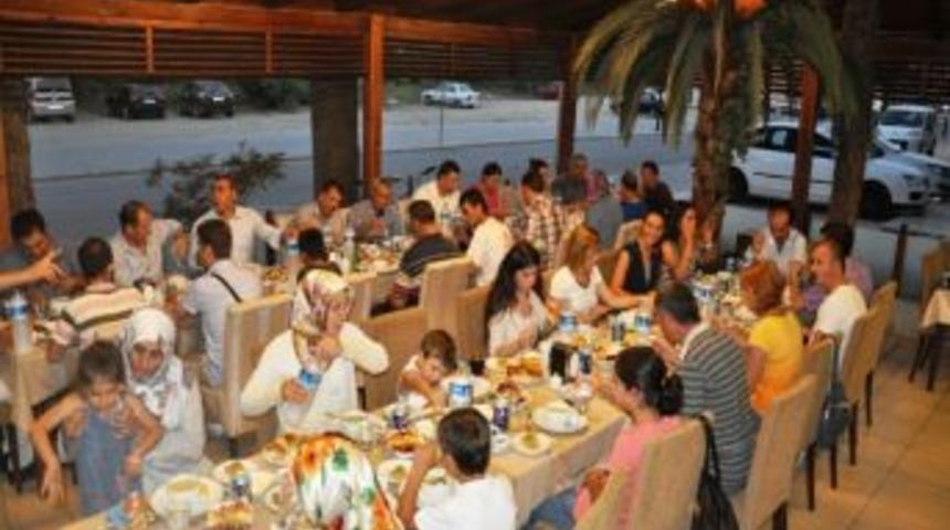 D&uuml;zce Gen&ccedil;lik İftar Yaptı