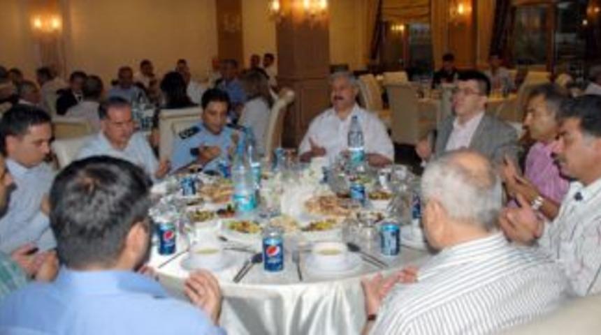 İmamoğlu Derneği&rsquo;nden dayanışma iftarı