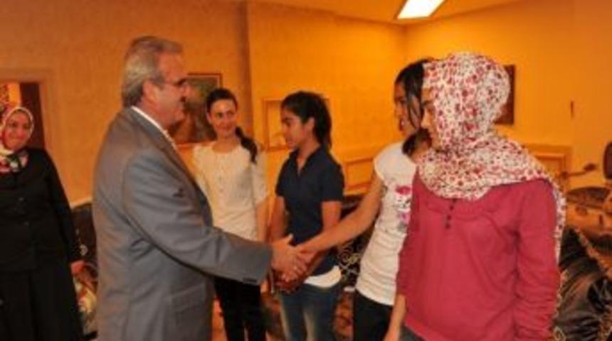 Sevgi &Ccedil;ocuklarına Vali Konutunda İftar Yemeği