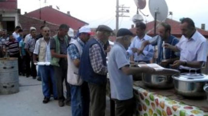 Mihalı&ccedil;&ccedil;ık Belediyesi İftar &Ccedil;adırı Misafirlerini Ağırlıyor