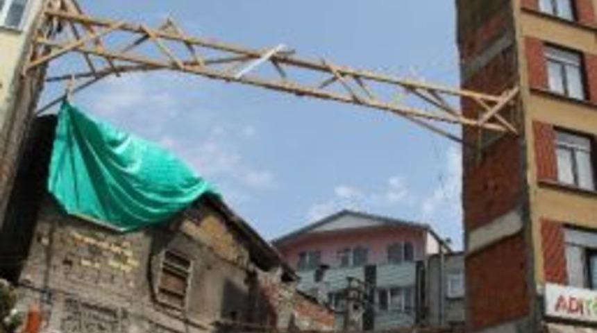 Giresun&rsquo;da İnşaat &Ccedil;alışmalarındaki G&uuml;venlik Zafiyeti Vatandaşı Tedirgin Ediyor