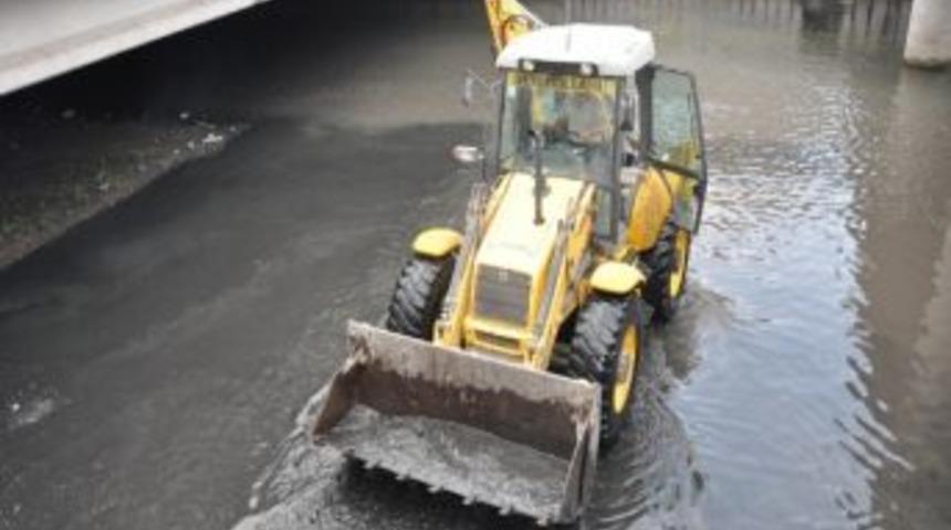 Zonguldak Belediyesi Dere Temizliyor