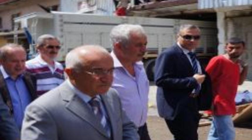 Meclis Başkanı &Ccedil;i&ccedil;ek, Yangında Iş Yerleri Hasar G&ouml;ren Esnafı Ziyaret Etti