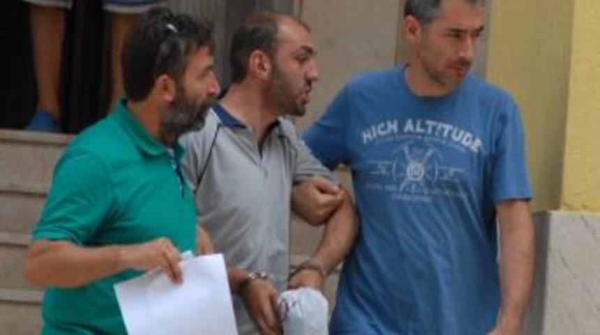 Kapka&ccedil;cı Direnen Kadının Boğazını Kesti